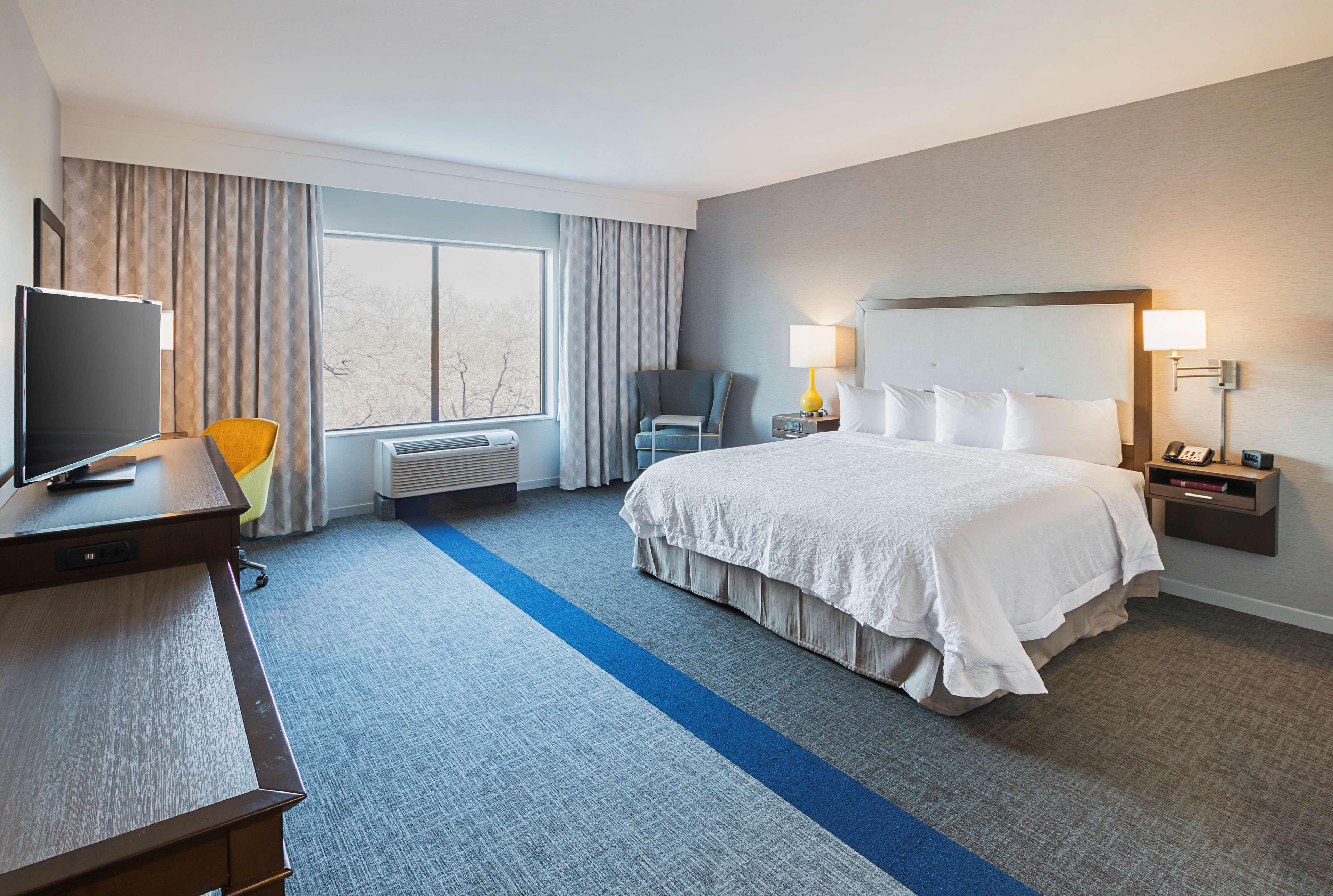 Hampton & Dfw Airport West Hotel 3*