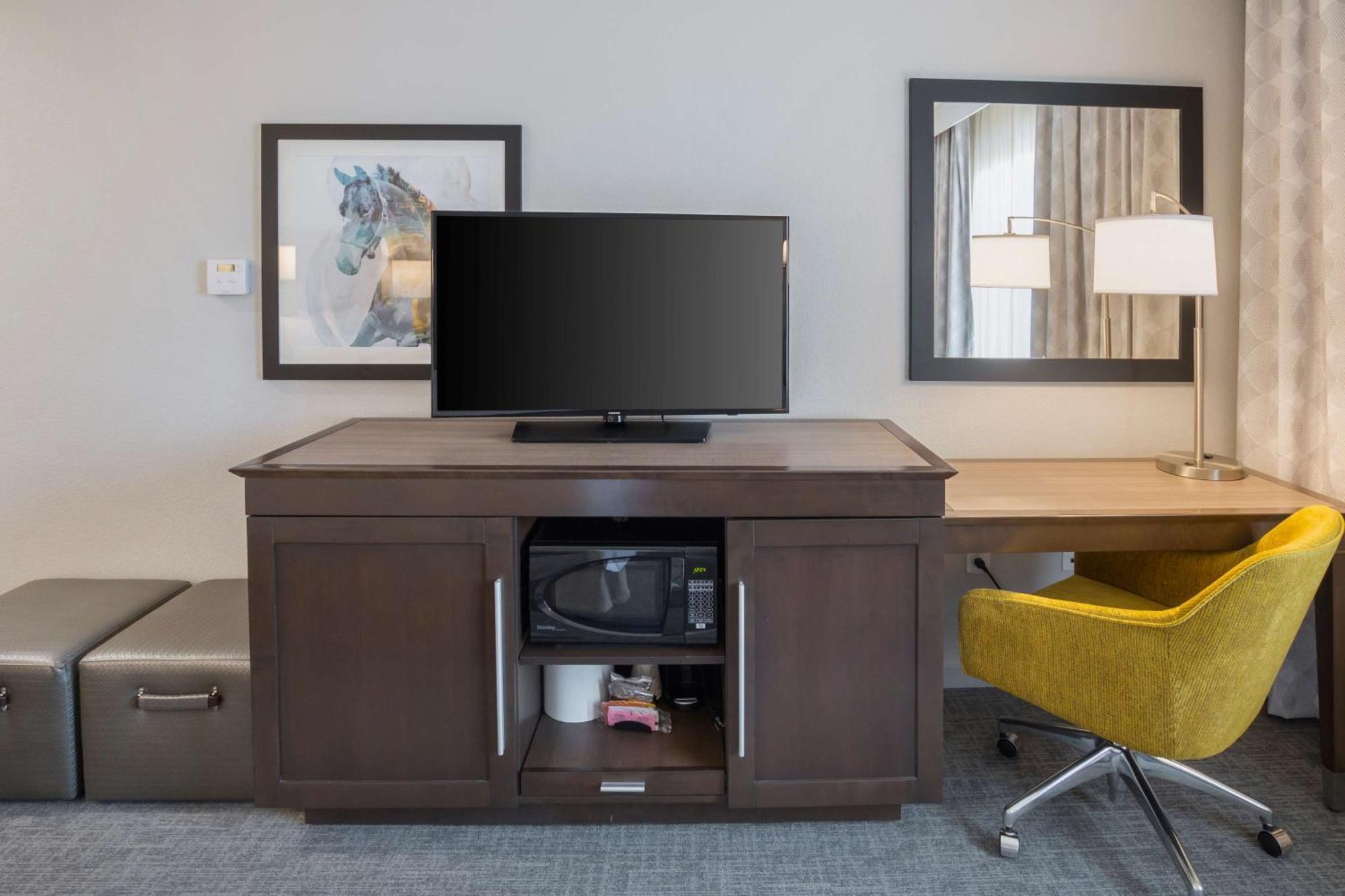 Hotel Hampton & Dfw Airport West 3*