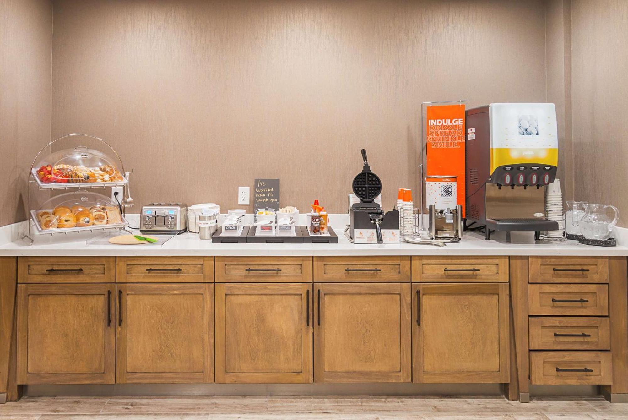 Hampton & Dfw Airport West Hotel 3*