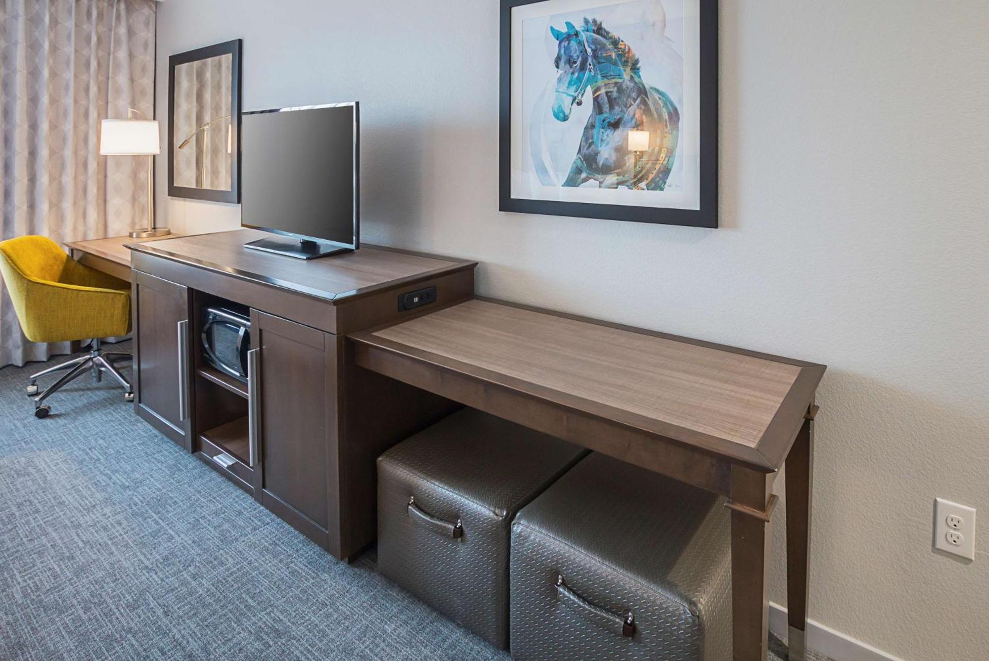 Hampton & Dfw Airport West Hotel 3*